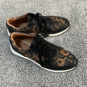 Clark’s casual shoes. Only worn once. Great condition.